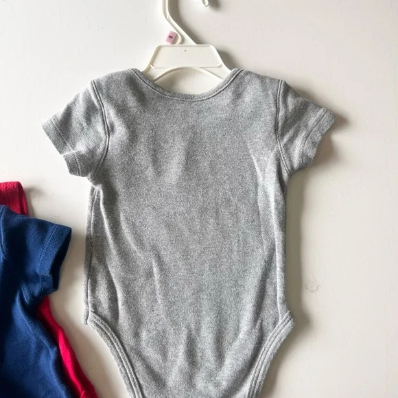 🐻 Bundle of 3 Chicago Cubs Baby Onesies – Size 6-9M | MLB Genuine Merchandise - Picture 3 of 10